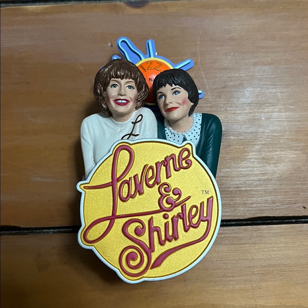 2006 Heirloom Musical Christmas Ornament Collection "Laverne & Shirley" New